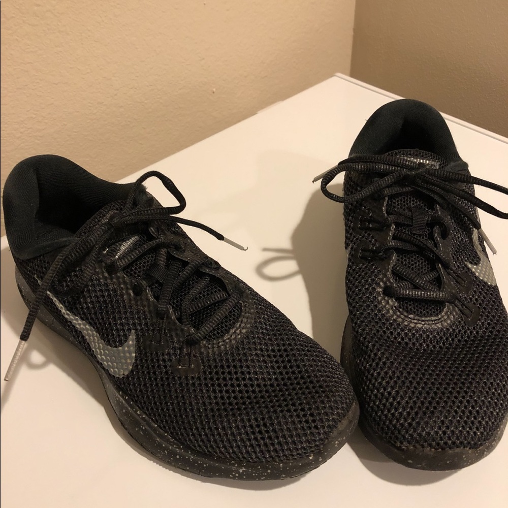 Black Nike Shoes